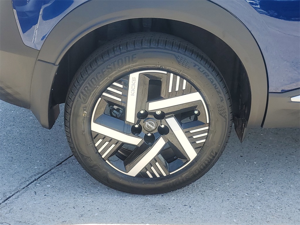 Vehicle image 4 of 13
