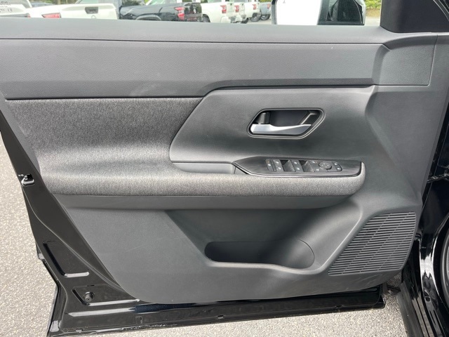 2025 Nissan Kicks SV Image 10 of 28