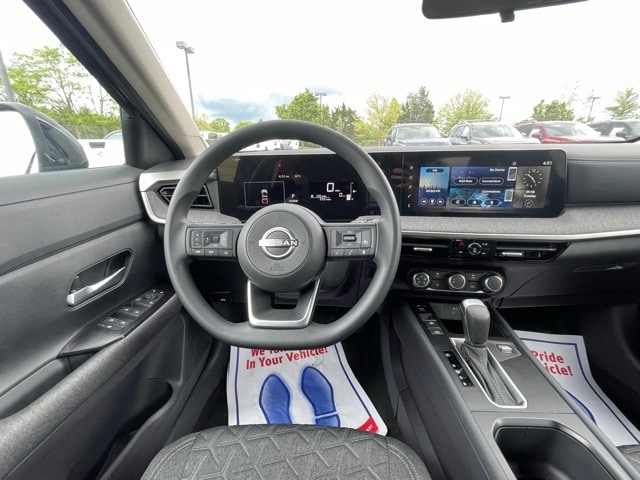 2025 Nissan Kicks SV Image 17 of 28