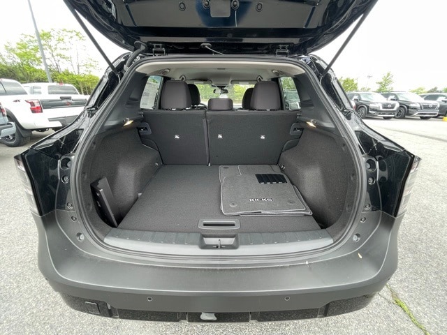 2025 Nissan Kicks SV Image 14 of 28