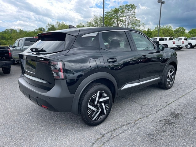 2025 Nissan Kicks SV Image 5 of 28