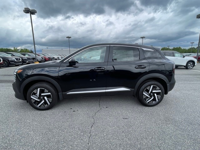 2025 Nissan Kicks SV Image 8 of 28