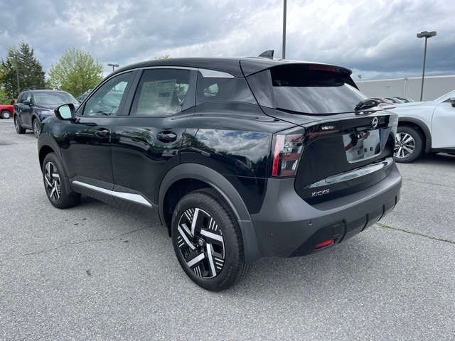 2025 Nissan Kicks SV Image 7 of 28