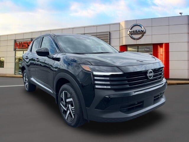 2025 Nissan Kicks SV Image 2 of 28