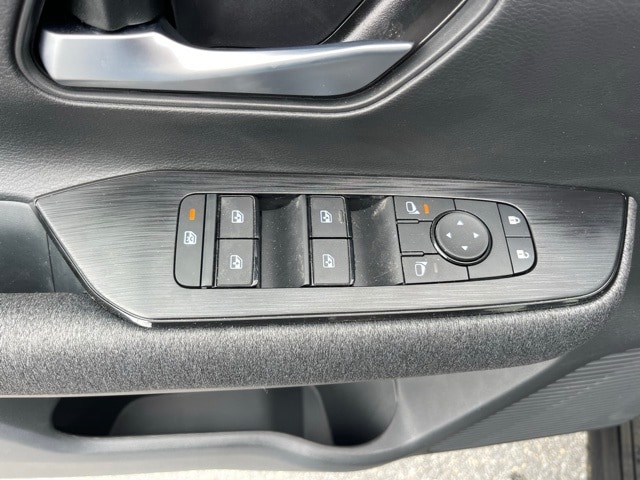 2025 Nissan Kicks SV Image 11 of 28