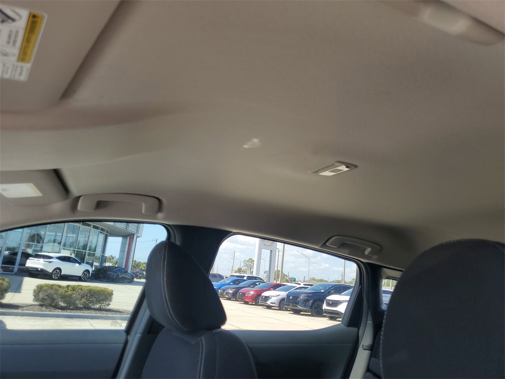 Vehicle image 9 of 11