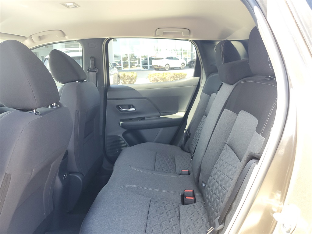 Vehicle image 6 of 11