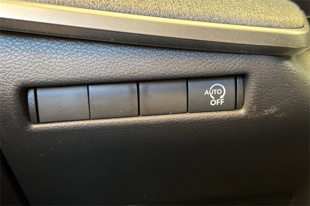 Vehicle image 30 of 34