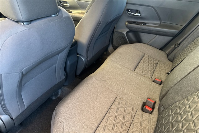 Vehicle image 14 of 34