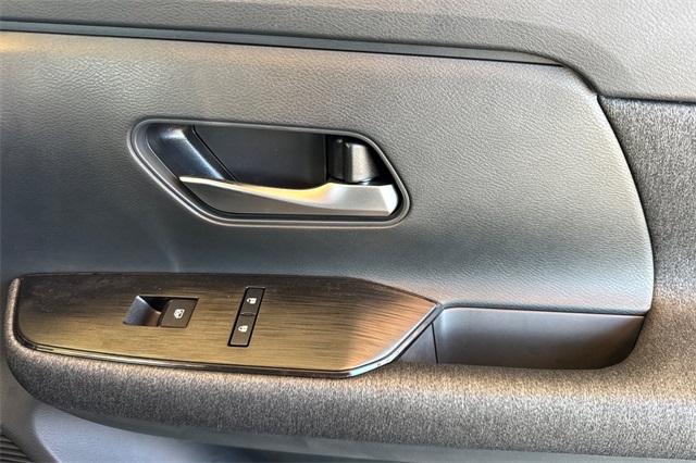 Vehicle image 20 of 34