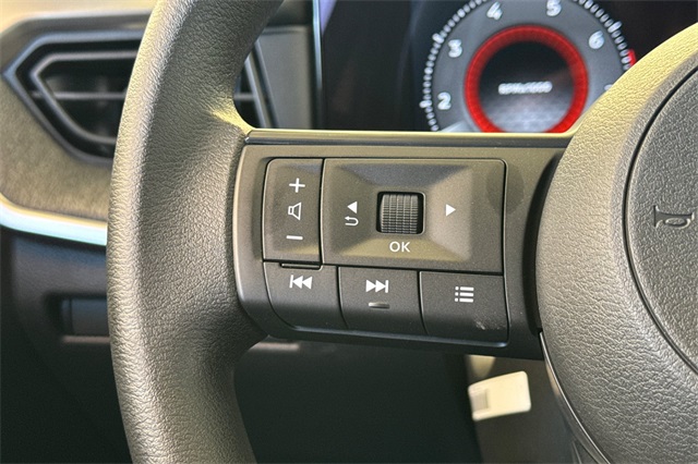 Vehicle image 27 of 34