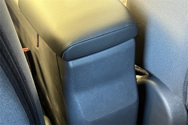 Vehicle image 15 of 34