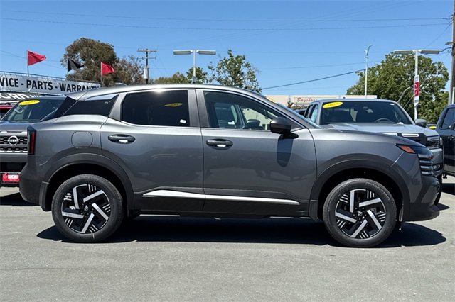 Vehicle image 4 of 34