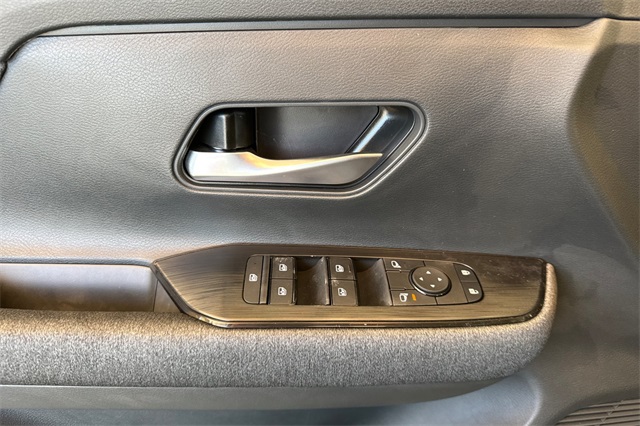 Vehicle image 12 of 34