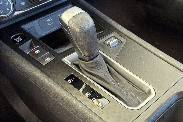 Vehicle image 24 of 34