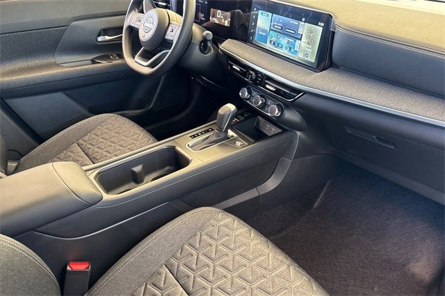 Vehicle image 18 of 34