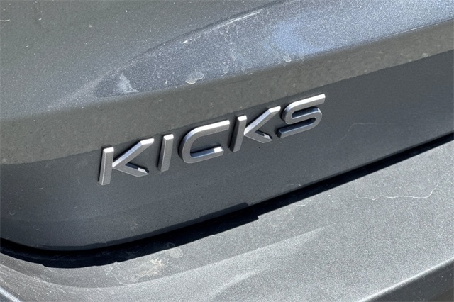 Vehicle image 32 of 34