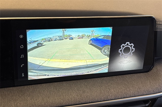 Vehicle image 22 of 34