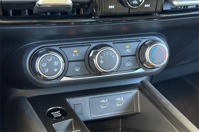 Vehicle image 23 of 34