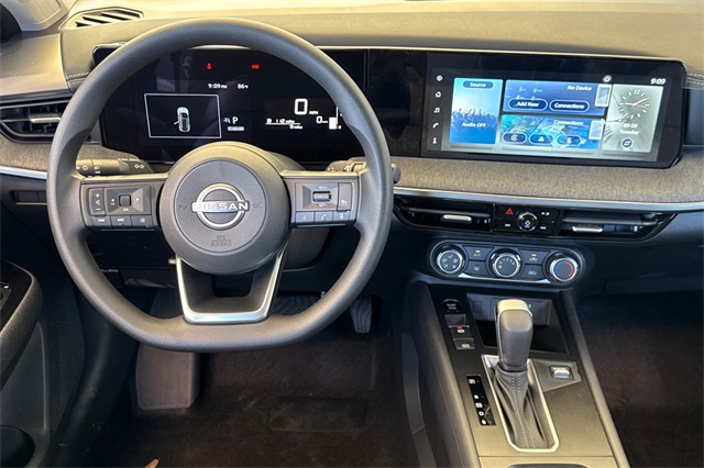 Vehicle image 17 of 34