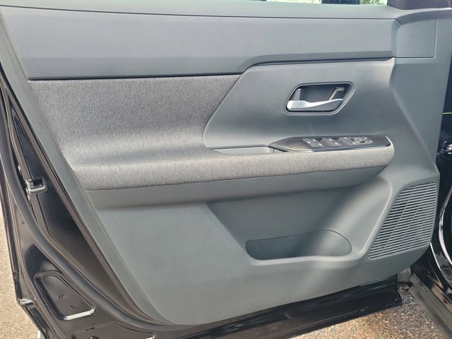 Vehicle image 18 of 30