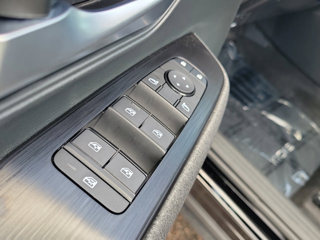 Vehicle image 27 of 30