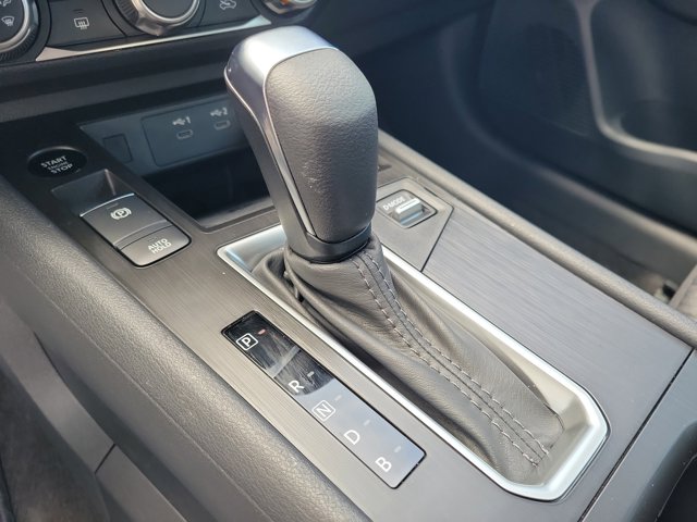Vehicle image 17 of 30