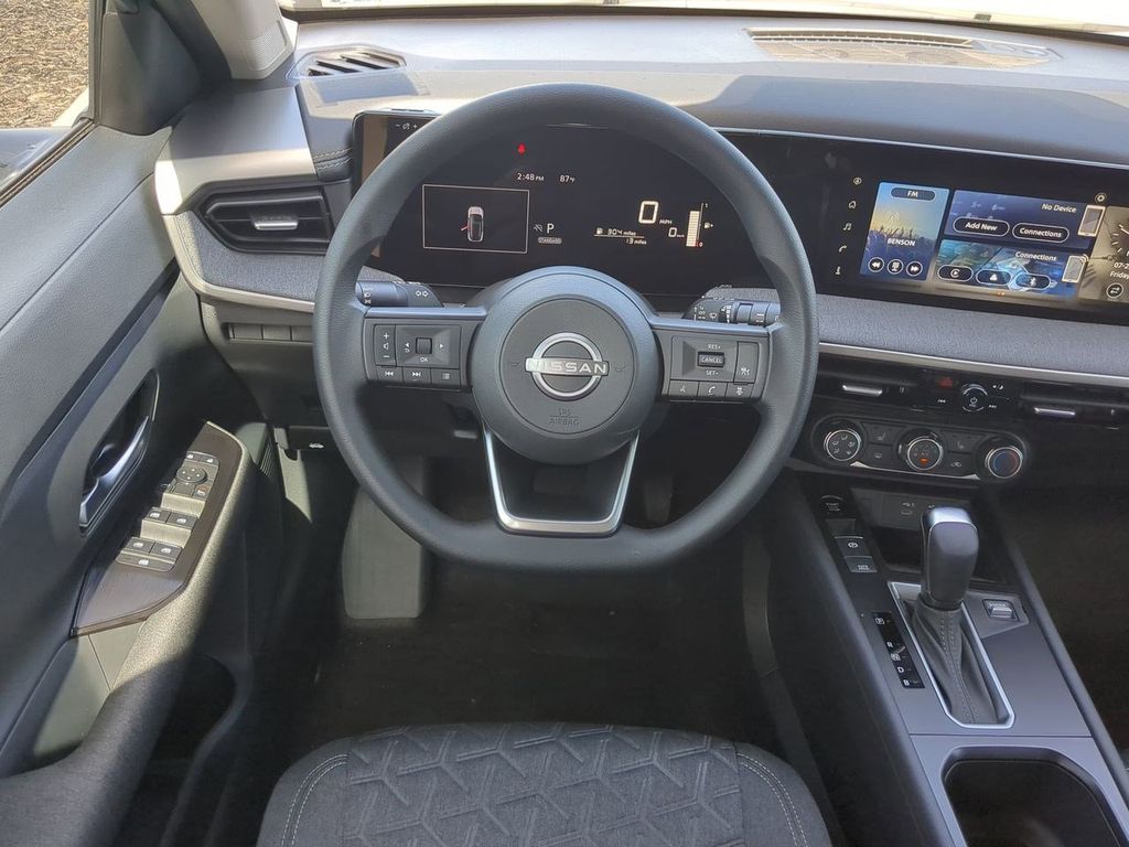 Vehicle image 13 of 31