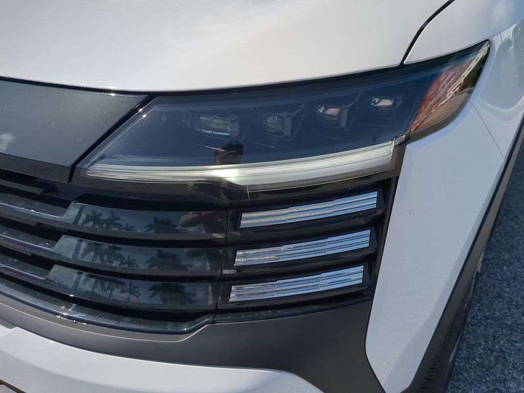 Vehicle image 28 of 31