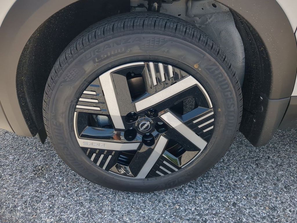 Vehicle image 10 of 31