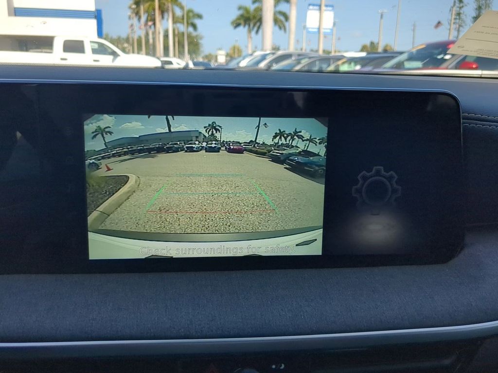 Vehicle image 19 of 31