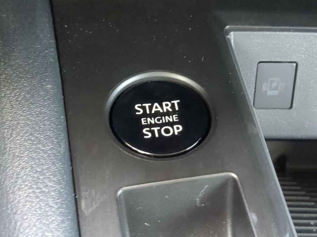 Vehicle image 27 of 31