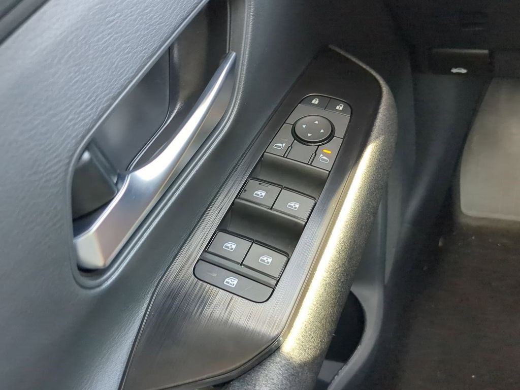 Vehicle image 24 of 31