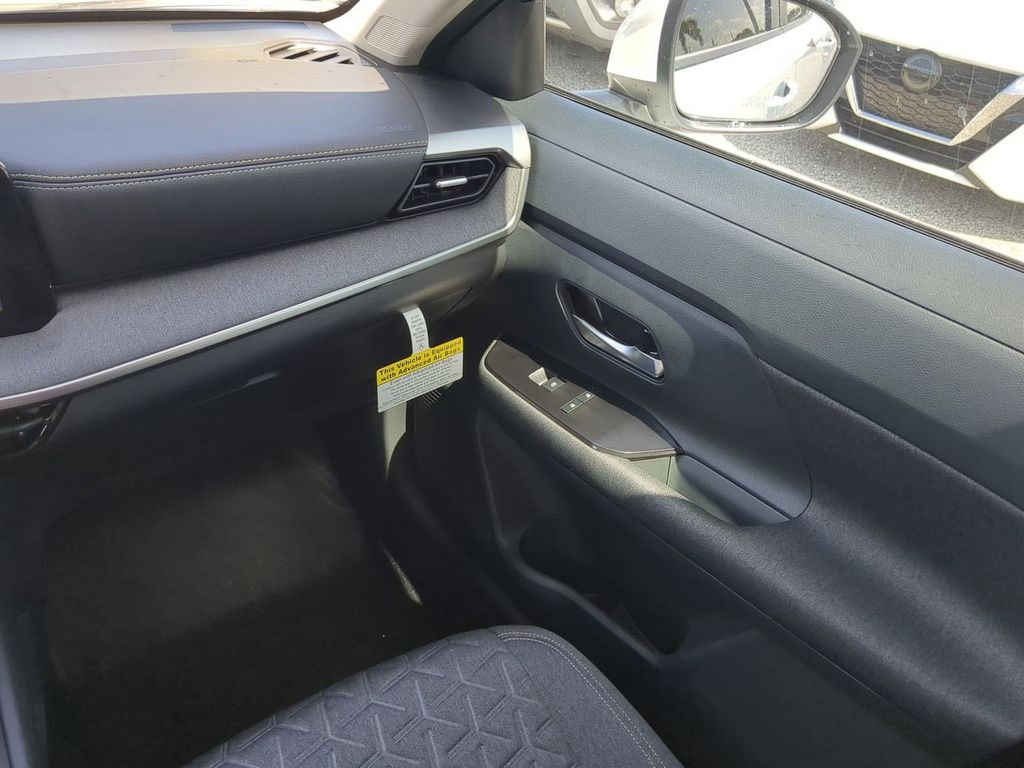 Vehicle image 15 of 31