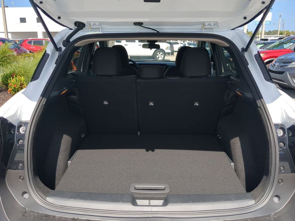 Vehicle image 11 of 31