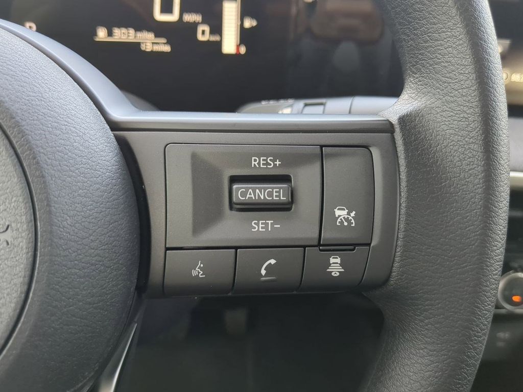 Vehicle image 26 of 31