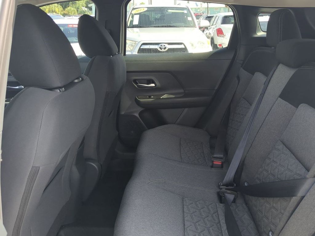 Vehicle image 12 of 31