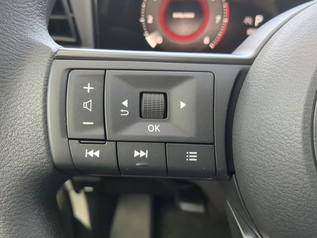 Vehicle image 23 of 31