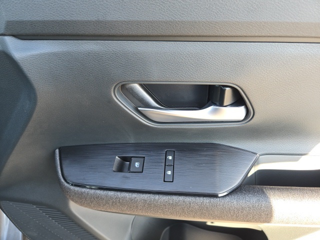 Vehicle image 37 of 66