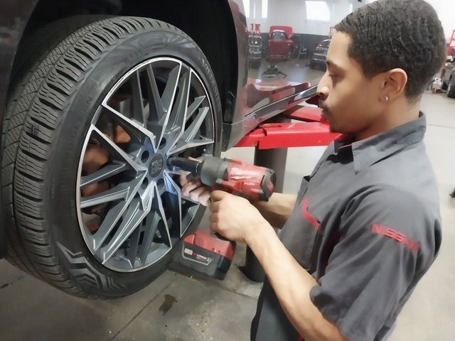 Vehicle image 11 of 66
