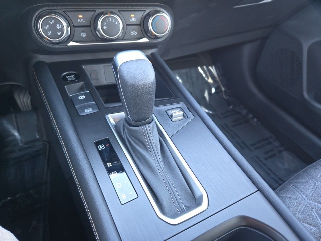 Vehicle image 25 of 66