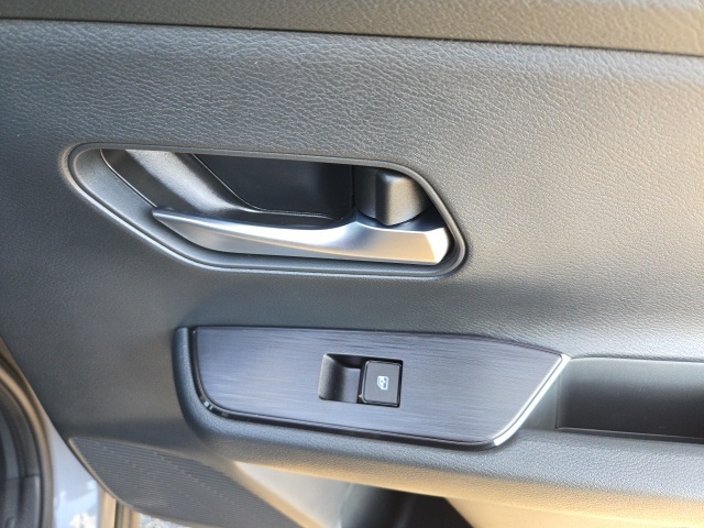 Vehicle image 26 of 66