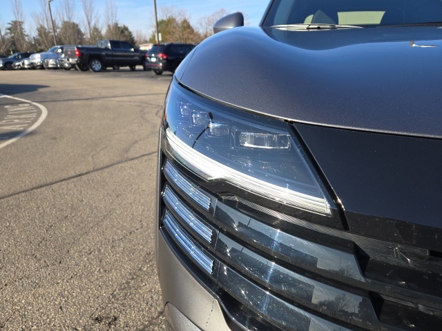 Vehicle image 28 of 66