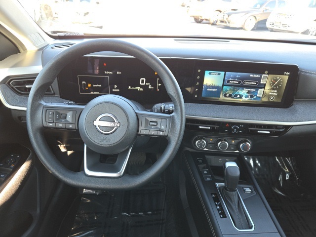 Vehicle image 17 of 66