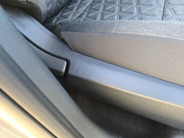 Vehicle image 32 of 66