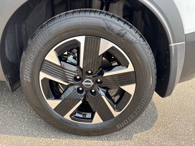 Vehicle image 16 of 69