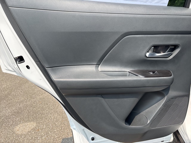 Vehicle image 30 of 69