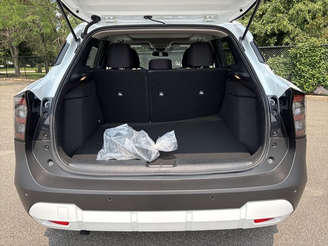 Vehicle image 28 of 69