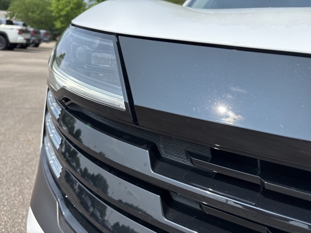 Vehicle image 12 of 69