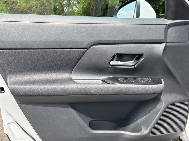 Vehicle image 22 of 69